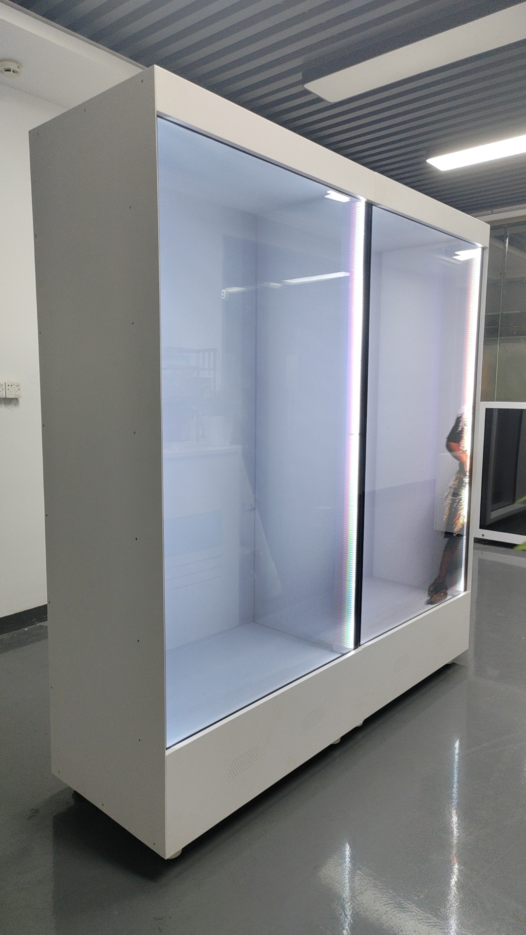 75 inches 4K transparent video wall holo box